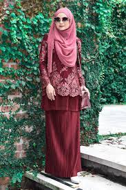 Losravelda is here to bring to you the latest and trending modest & modern outfit. Baju Kurung Pleated Lace Victoire Maroon Fiesta Muslimahclothing Com