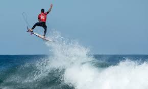 Gabriel medina interfere a onda de caio ibelli para evitar uma possível virada. Gabriel Medina Hits Heights In Jaw Dropping Aerial Show To Win Wsl Title Surfing The Guardian