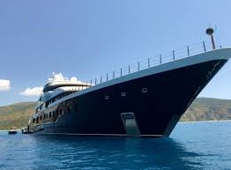Bernard arnault is the billionaire chairman and ceo of french luxury giant lvmh and currently the and arnault, himself, enjoys the luxuries in life. A Palinuro Il Super Yacht Di Bernard Arnault Il Proprietario Di Louis Vuitton La Repubblica