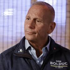 New Hampshire: Republican contender rebuked by school for litter-tray claim 