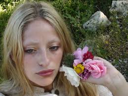 Brynn (@brynncartelli) • Instagram photos and videos