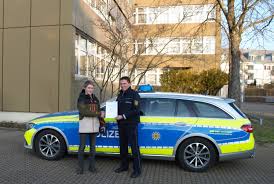 Augenärzte waldshut, pizza adler inhaber nadeem abbas, verkehrspolizei und kindertageseinrichtung. Pol Fr Waldshut Tiengen Anerkennung Fur Couragierten Ersthelfer Presseportal