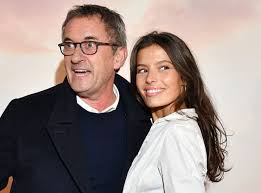 Christophe dechavanne, animateur survolté mais engagé ! Christophe Dechavanne Sa Fille Ninon Dechavanne Pose En Sous Vetements Sur Instagram
