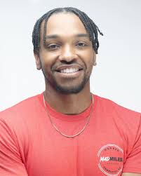 Look up squad! SAY CHEESE 😁😍🤩😎 Can't get enough of these smiles from  our Members Media Day!! 🥰 📸: @josephwattphotography #MadMiles #RunClub  #Family #RunnersOfInstagram #Charlotte #CLT #QueenCity #704 #ExplorePage  #FYP #Membership #MediaDay