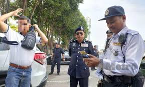 Polis diraja malaysia (pdrm) akan menawarkan diskaun kompaun saman trafik sebanyak 50 peratus. Polis Trafik Tawar Diskaun Saman 50 Mekanika
