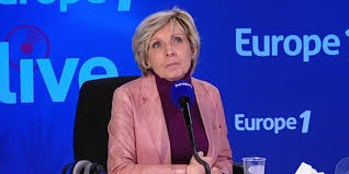 Découvrez l'interview d'evelyne dhéliat, présentatrice et chef du service météo de tf1, réalisée par matthieu karmann. For Evelyne Dheliat Augmented Reality Is The Future Of Weather Reports On Tv Teller Report