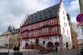 In corporate treasury services we provide corporate clients with liquidity management, foreign exchange, payment, trade finance and lending solutions. Sonntagsfuhrungen Im Deutschen Goldschmiedehaus