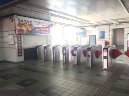 Stesen sungai besi ialah stesen lrt yang terletak di sungai besi, kuala lumpur, malaysia dimana perkhidmatan laluan sri petaling berkhidmat di stesen ini. Kuala Lumpur Walk Pics Lrt Sungai Besi Station