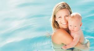 In der regel fühlen sich babys in diesem alter im wasser besonders wohl. Babyschwimmen Ab Wann Sind Kurse Sinnvoll Nivea
