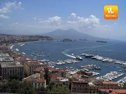 Ultimo aggiornamento il 02 agosto ore 16:10. Meteo Napoli Oggi E Domani Nubi Sparse Martedi 27 Poco Nuvoloso Ilmeteo It