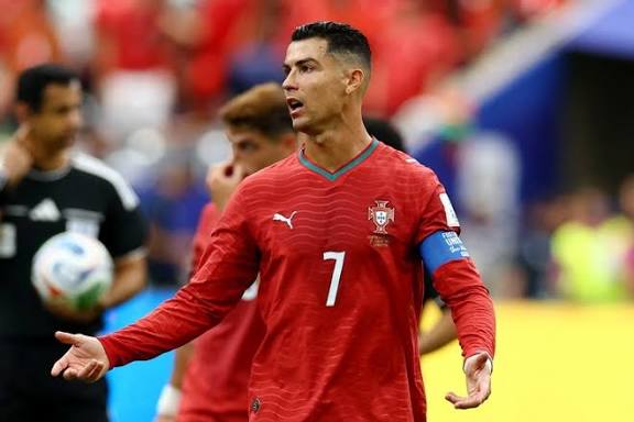 Scholes: 'Ronaldo tức giận khi Messi ghi hat-trick' | Znews.vn
