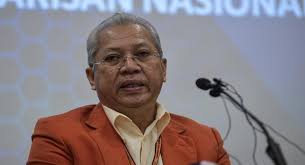 Pinggang macam kerengga, menantu ts annuar musa kongsi rahsia kekal menawan walau bergelar ibu imagine if u are one of annuar musa's dogs who followed him lalak sini lalak sana. Insensitive Annuar Musa Should Stop Defending Bersatu Says Umno Leader