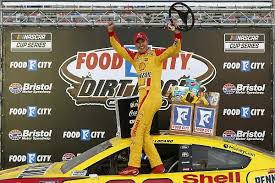 The thrill of racing is an experience like no other. Nascar 2021 Bristol Dirt Joey Logano Gewinnt Nach Verlangerung