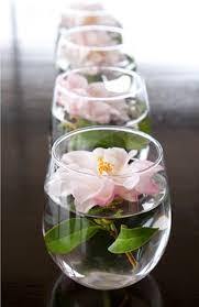 Floating Wedding Flowers For The Dreamiest Reception Mywedding Simple Centerpieces Wedding Centerpieces Wedding Table