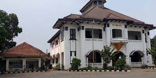 Jejak sejarah yang terkenal di bekasi, salah satunya adalah gedung juang 45. Menengok Gedung Juang Yang Jadi Saksi Warga Bekasi Pertahankan Kemerdekaan Halaman All Kompas Com