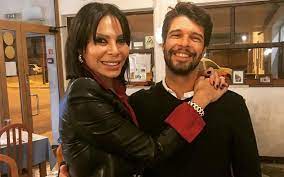 Guilherme revelou que não tem. Jose Castelo Branco Da Show Com O Filho Em Cima Do Palco Momento Epico Com Perucas A Mistura Video Vip Pt