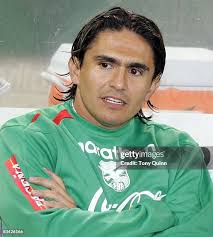 Luis Hernandez of El Salvador grabs hold of Darwin Pena of Bolivia... News  Photo