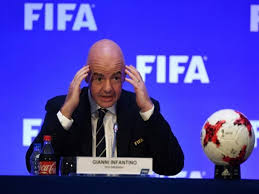 تستضيف قطر كأس العالم 2022، بعد أن قامت روسيا في 2018 بالفوز باستضافة كأس العالم، وعلى غير المعتاد في 2026 ستقوم ثلاث دول بالاستضافة وهم : Ø±Ø³Ù…ÙŠ Ø§ ÙÙŠÙØ§ ÙŠØ¹Ù„Ù† ØªØ£Ø¬ÙŠÙ„ ØªØµÙÙŠØ§Øª Ø£Ù…Ø±ÙŠÙƒØ§ Ø§Ù„Ø¬Ù†ÙˆØ¨ÙŠØ© Ø§Ù„Ù…Ø¤Ù‡Ù„Ø© Ù„ÙƒØ£Ø³ Ù…ØµØ±Ø§ÙˆÙ‰