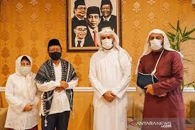 Bahkan dia sempat dipasang alat bantu pernapasan di rumah sakit. Menko Polhukam Terima Kunjungan Syekh Ali Jaber Antara News
