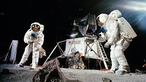 Cet homme modeste était instantanément devenu. A T On Vraiment Marche Sur La Lune En 1969 Ou Pourquoi Apollo 11 Ne Peut Pas Etre Un Fake