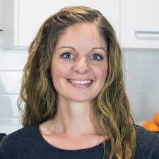 Mandi Hill's Instagram, Twitter & Facebook