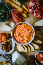 Wenn du diese tipps beachtest, kannst du deinen selbstgemachten joghurt problemlos eine woche lang. Selbstgemachte Brotchips Und Dip Zucker Zimt Und Liebe