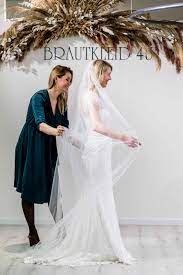 Über 26 bewertungen helfen ihnen brautkleid in ihrer nähe zu finden. Brautmode In Dormagen Dein Ladenlokal Fur Hochzeitskleider