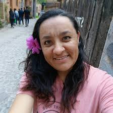 Don Juan y Doña Lore mantiene viva la cultura mexicana, a través de la  danza, la medicina tradicional y el temazcal. Ellos se ubican en la colonia  Santa María de Guadalupe, San