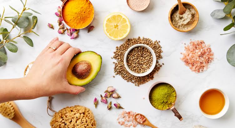 10 Natural (Easy & Inexpensive) DIY Beauty Remedies You Need This Fall
