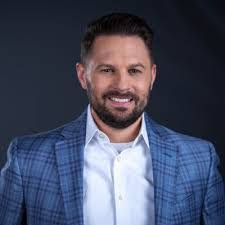 Shane Davenport's Instagram, Twitter & Facebook