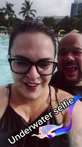 #underwaterselfie #valcanobay #waves #water #swimming #orlando  #universalstudios #swimmingpool #selfielove #couples #meandmrs #love #fyp  #foryourpage #fypシ