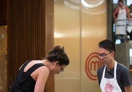 Apesar de vantagem em prova de comida oriental, Abel vacila e é eliminado  do MasterChef Brasil