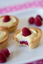Tartelettes Aux Amandes Gelee De Framboises Et Creme Patissiere Ultra Vanillee Concours Inside Food For Love Mini Tarte Patissiere Recette Dessert