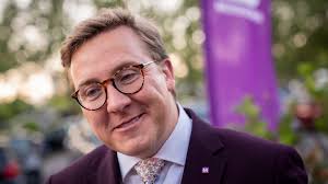 Når far ryger i fængsel: Én datter og én far taler ud om hård tid