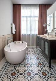 Hala banyo ve mutfakta aralara koyulan motifli fayans cevabını bulmak için yardıma ihtiyacınız var mı? Banyo Dekorasyonunda Desenli Fayanslar