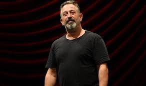 Filmlerini severim her şey çok güzel olacak, hokkabaz, i̇ftarlık gazoz filmleri sadece komedi filmi değil aynı zamanda içinde duygusal ögeler de. Cem Yilmaz Gisede Niye Cakildi