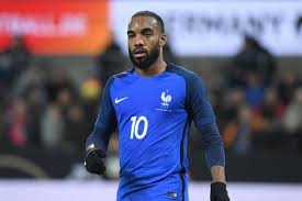 Les bleus sont désormais tournés vers l. Equipe France Comme Alexandre Lacazette Ils Ont Ete Delaisses En Selection L Equipe