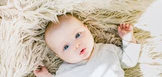 Makhluk yang lucu serta imut ini akan tumbuh dengan baik, dengan catatan orangtua. Tabel Berat Badan Bayi Ideal Pada Masa 0 12 Bulan Farmaku Com