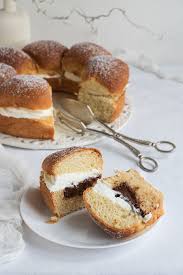 Io faccio così, guardo gli ultimi post poi inizio con l'indice e ne guardo tantissime a seconda di quello che. Corona Di Pan Brioche Con Nutella E Panna Dolci Da Sogno
