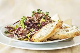 Salade De Canard Confit Et Croutons De Chevre Recettes Du Quebec Food Recipes Perfect Food