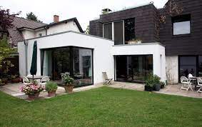 Die dachwohnung über der alten werksgarage in münchen wurde familie primpke zu klein. Anders Wohnen Leben In Der Garage Kolnische Rundschau