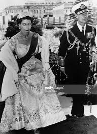 Queen elizabeth's coronation gown was designed by her favorite designer, norman hartnell, and featured embroidered floral emblems of the commonwealth countries wikipedia: Queen Elizabeth Ii Wearing Her Coronation Dress Arriving With The Queen S Coronation Her Majesty The Queen Elizabeth Ii