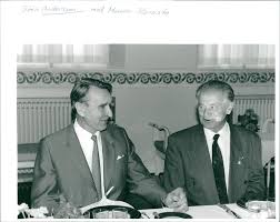 Vintage photo of Finnish President Mauno Koivisto and Foreign Minister Sten  Andersson at a Foreign Minister-lunch at the Presidential Palace in  Helsinki : Amazon.co.uk: Home & Kitchen