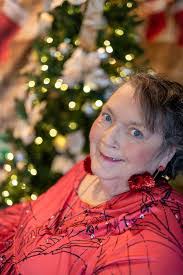 Amanda Hedge's Instagram, Twitter & Facebook