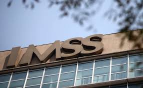 Trabajadores del IMSS revientan mesa de diálogo y bloquean Reforma; Segob rechaza haber retenido a trabajadores