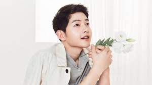 Song joong ki merupakan alumni dari sungkyunkwan university jurusan business administration dan lulus pada 2012. Biodata Song Joong Ki Aktor Tampan Suami Song Hye Kyo Showbiz Liputan6 Com