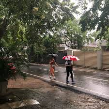 So I Locked Myself Out Of The House Yesterday And Spent A Soggy 35 Minutes Experiencing Sri Lankas Stormy Weather Up Close Rylan The National