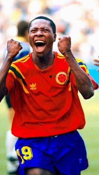 El gol de Freddy Rincón a Alemania en el Estadio San Siro, Milán, Italia, por la Copa Mundial de la FIFA 1990 🇮🇹, el 19 de junio de 1990. Antes del partido,