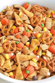 Halloween Harvest Hash Chex Mix Rezept Halloween Snacks Fur Kinder Halloween Snacks Halloween Party Rezepte