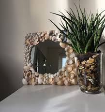 Decorazioni, mobili e oggettistica realizzati su questo stile, presentano delle caratteristiche particolari. Cornici Specchi Fai Da Te 12 Bellissime Idee Di Riciclo Creativo